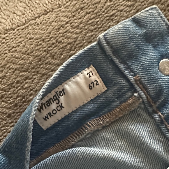 Wrangler Two-Tone Crop Flare Jeans - Picture 4 of 6